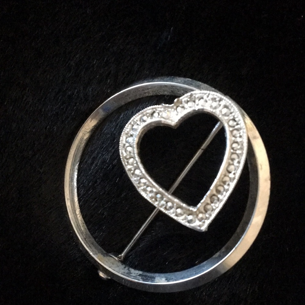 💝Vintage silver Heart brooch w rhinestones💝